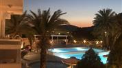 Thalia - noční výhled na areál hotelu