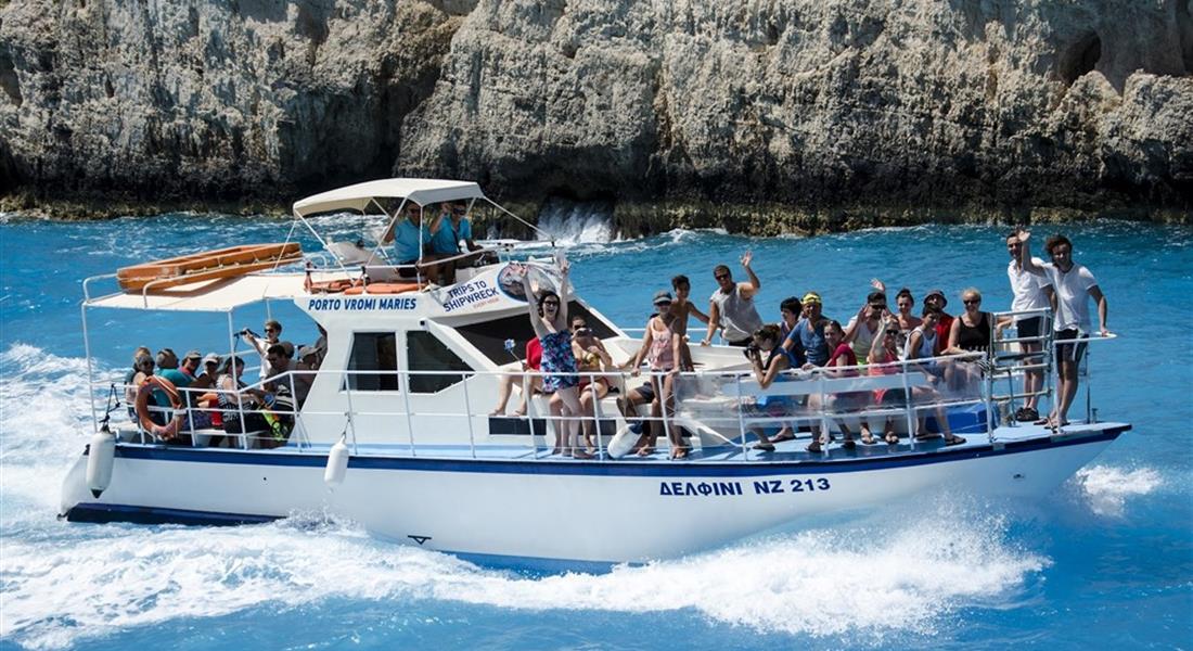 Zakynthos - Zakynthos_lodní výlety k jeskyním a za koupáním podél pobřeží.