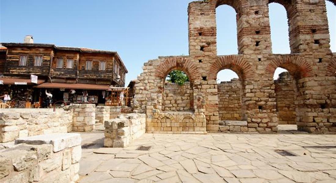 Slunečné pobřeží - Bulharsko_Nesebr_staré město s památkami zve k návštěvě.